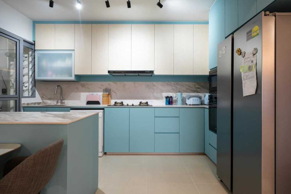 Modern Kitchen with Open Kitchen and Kitchen Backsplash