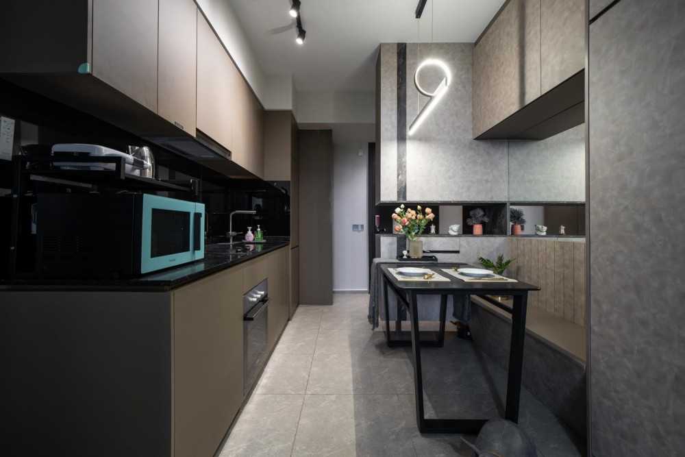 Modern Kitchen with Homogeneous Tiles and Kitchen Window