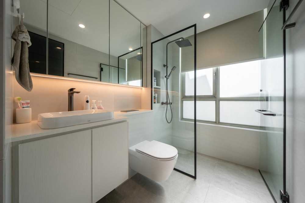 Modern Bathroom with Mirror and Shower Screen