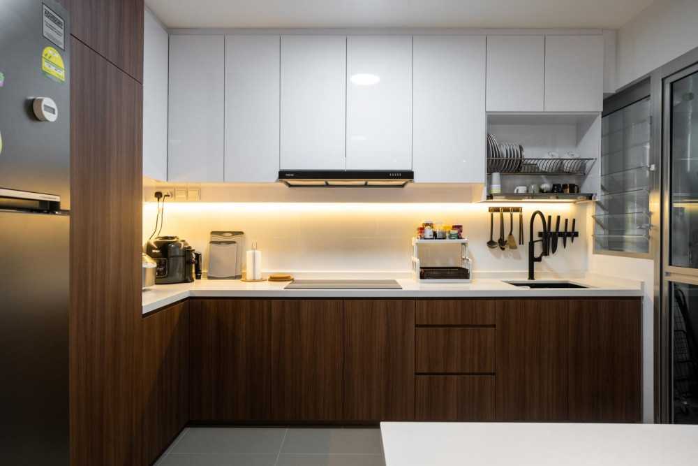 Modern Kitchen with Kitchen Window and Open Kitchen