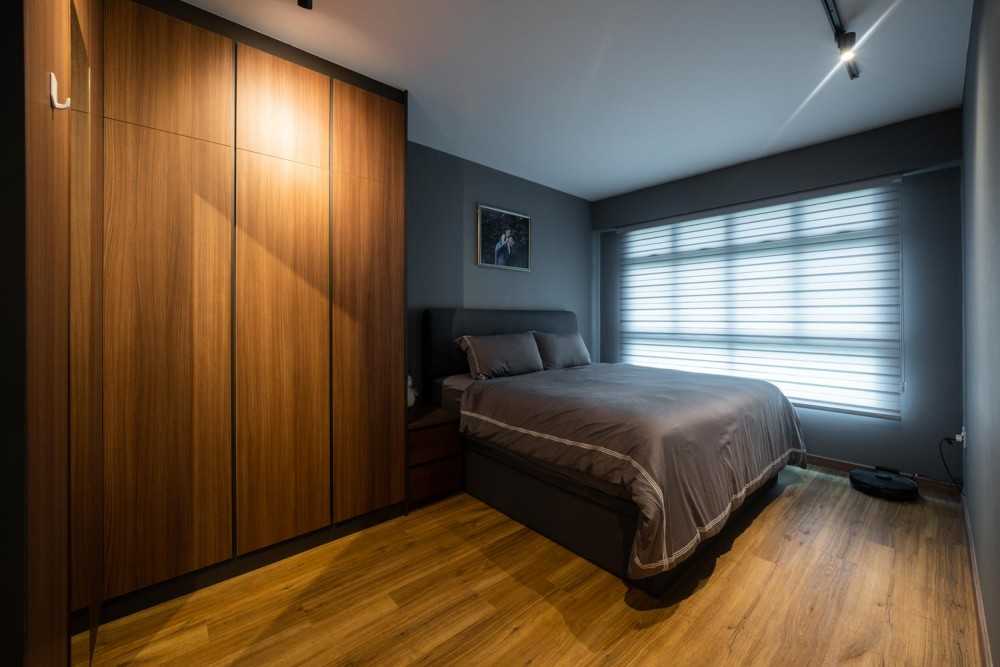 Modern Bedroom with Vinyl Flooring and Wardrobe