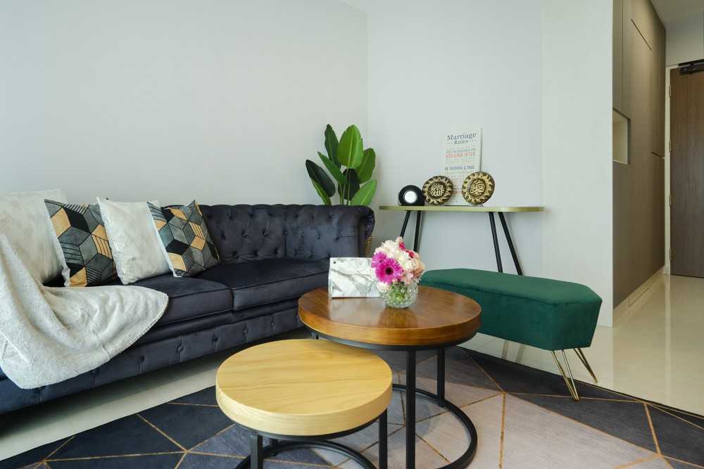 Contemporary Living Room with Homogeneous Tiles and Carpet
