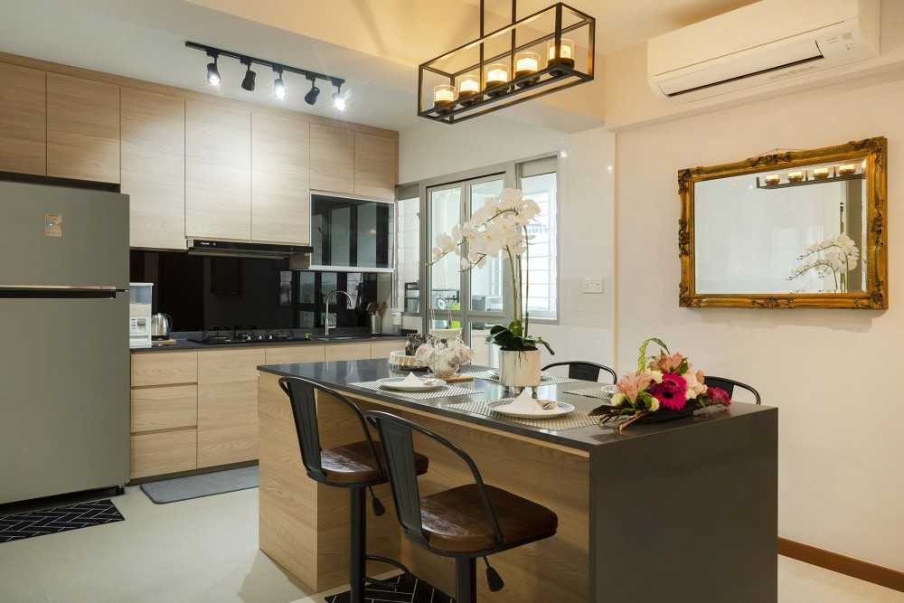 Contemporary Kitchen with Countertop and Homogeneous Tiles