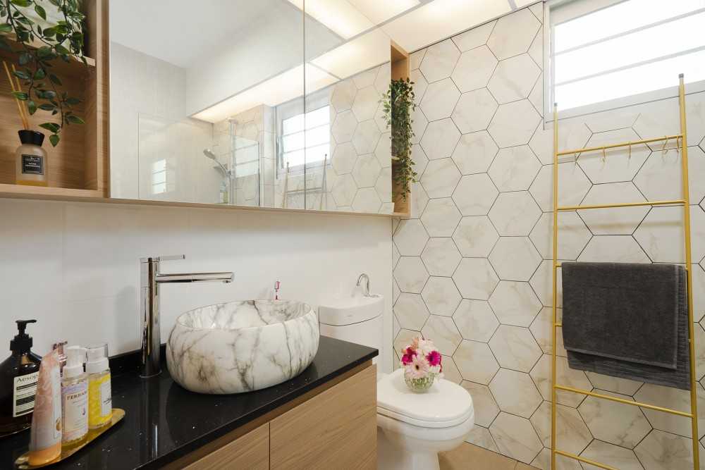 Contemporary Bathroom with Countertop and Homogeneous Tiles