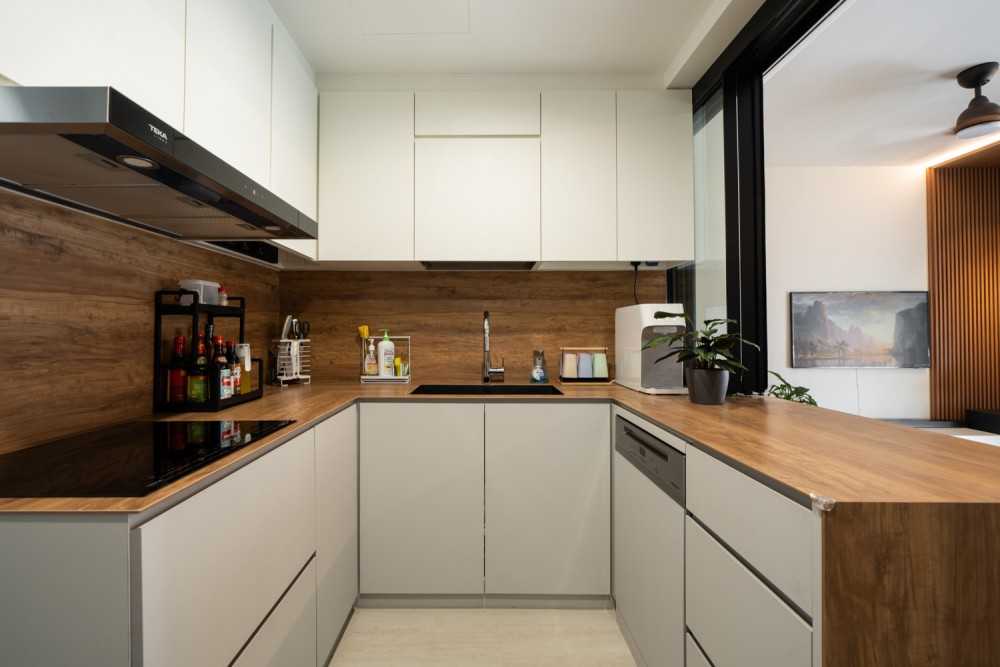 Modern Kitchen with Vinyl Flooring and Wood Flooring