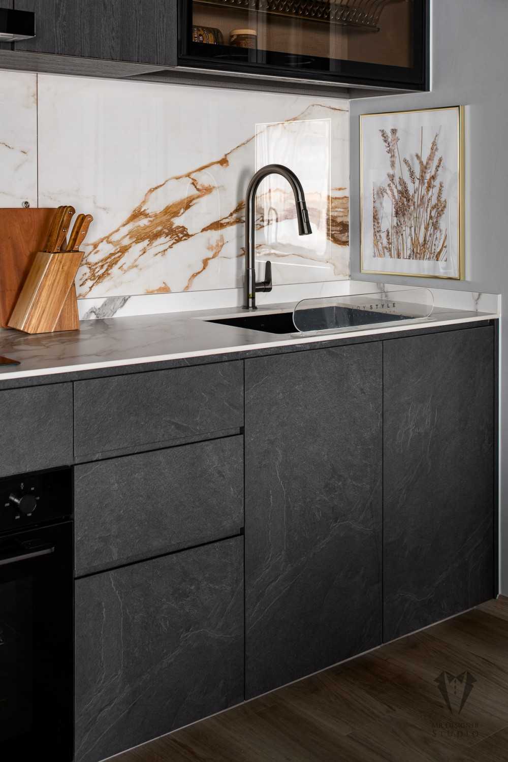 Contemporary Kitchen with Countertop and Homogeneous Tiles