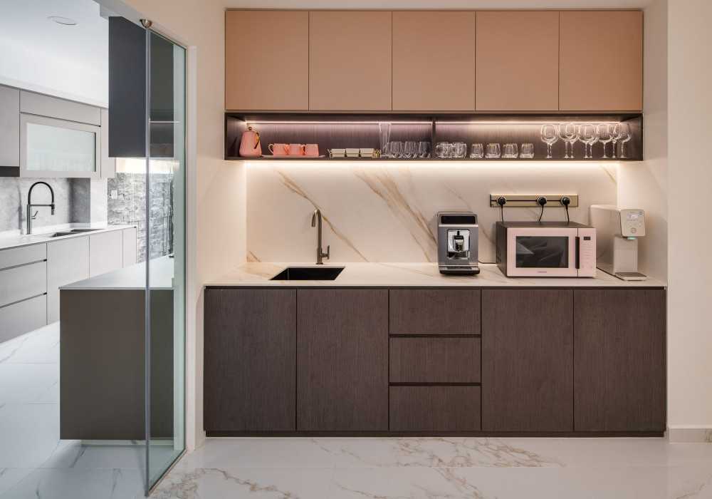 Contemporary Dining Room with Drop Ceiling and Dining Table