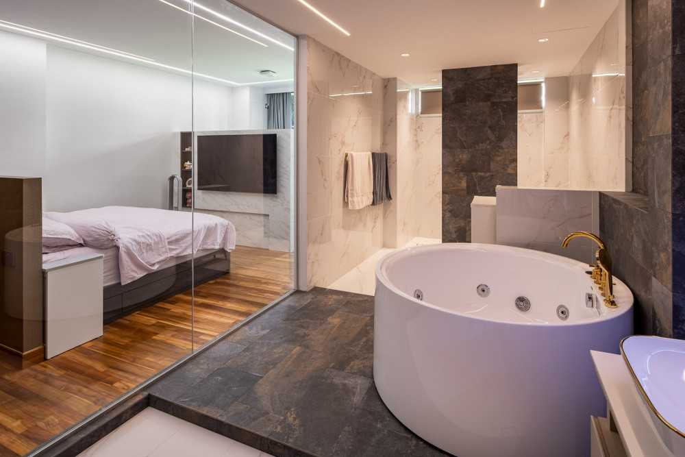Contemporary Bathroom with Countertop and Homogeneous Tiles