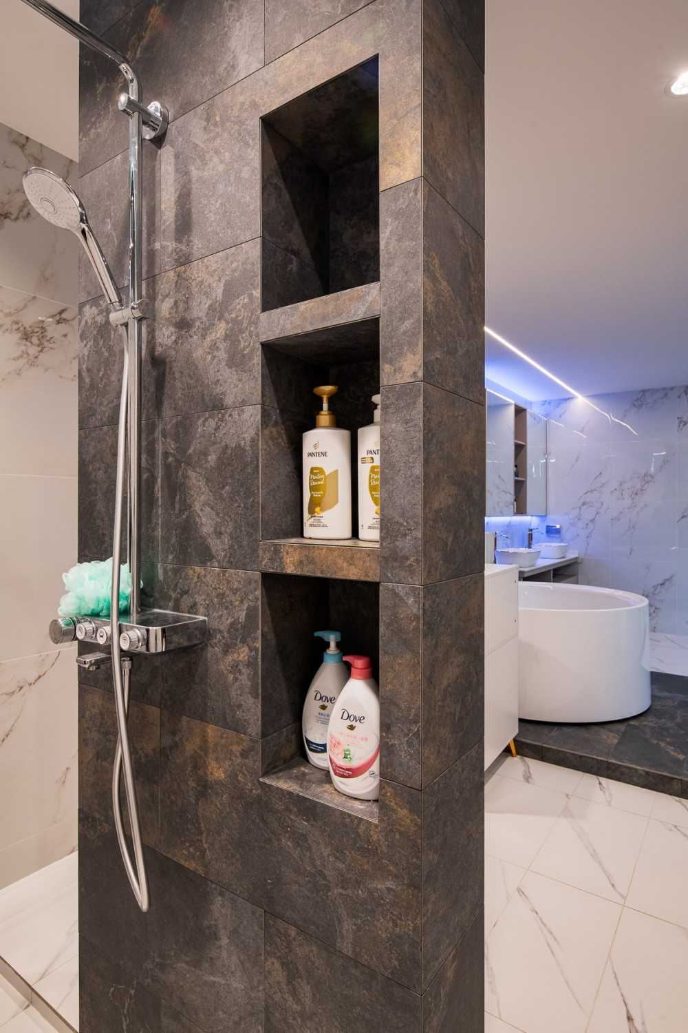 Contemporary Bathroom with Countertop and Homogeneous Tiles