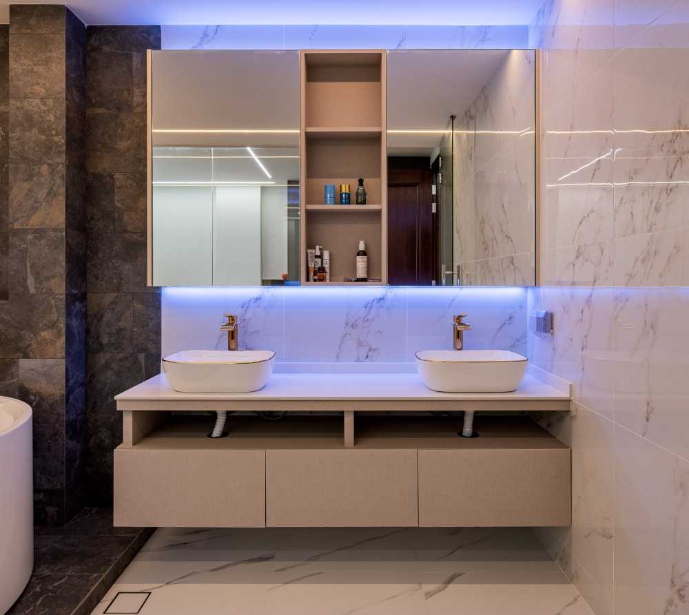 Contemporary Bathroom with Countertop and Homogeneous Tiles