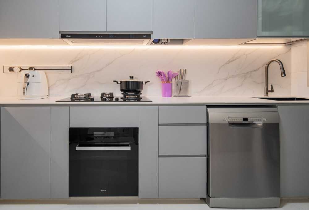 Scandinavian Kitchen with Countertop and Homogeneous Tiles