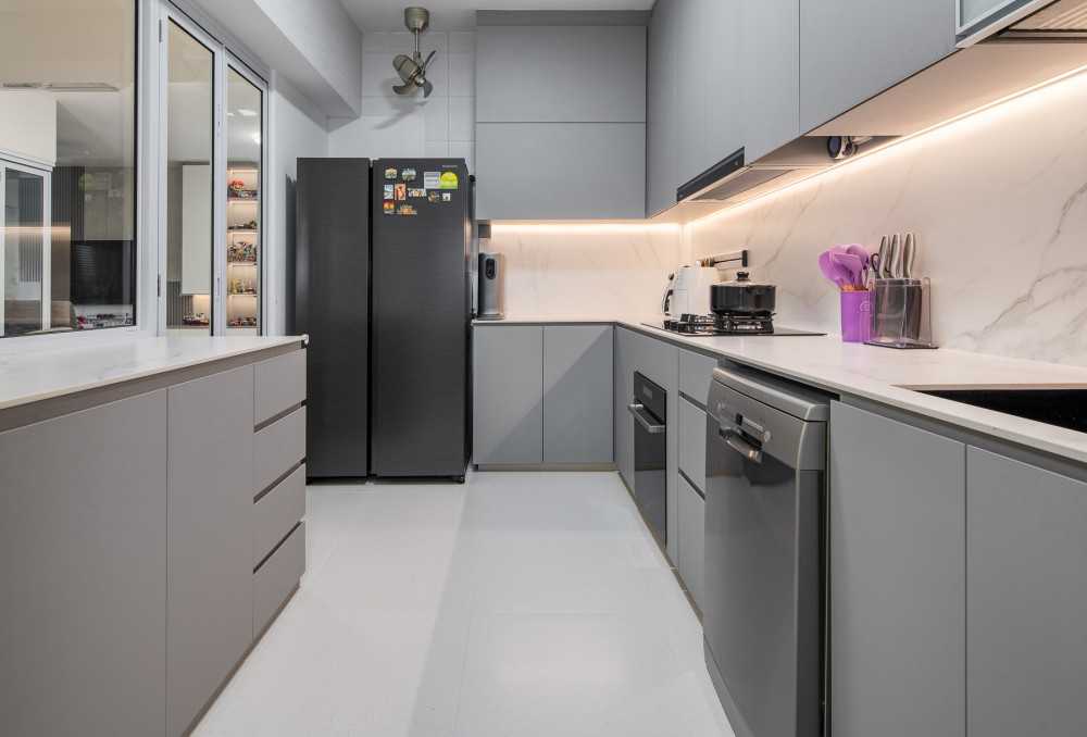Scandinavian Kitchen with Countertop and Homogeneous Tiles