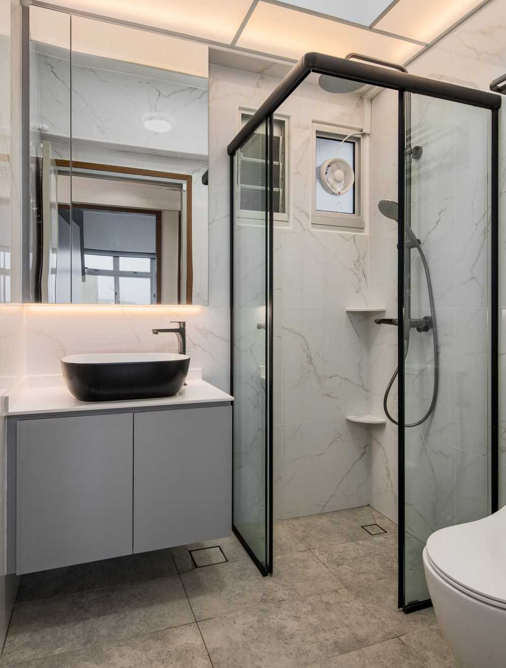 Scandinavian Bathroom with Countertop and Homogeneous Tiles