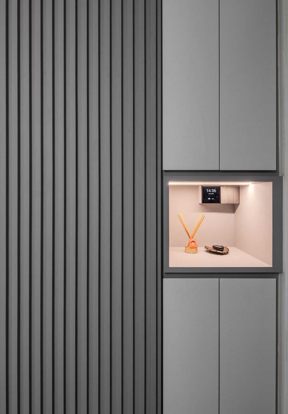 Scandinavian Bedroom with Bookshelf and Homogeneous Tiles