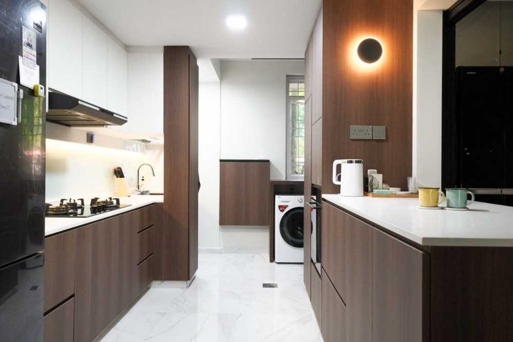 Scandinavian Kitchen with Countertop and Homogeneous Tiles