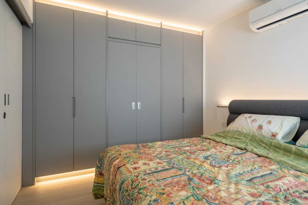Scandinavian Bedroom with Vinyl Flooring and Wardrobe