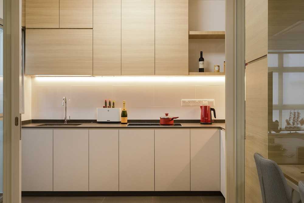 Contemporary Kitchen with Countertop and Open Kitchen