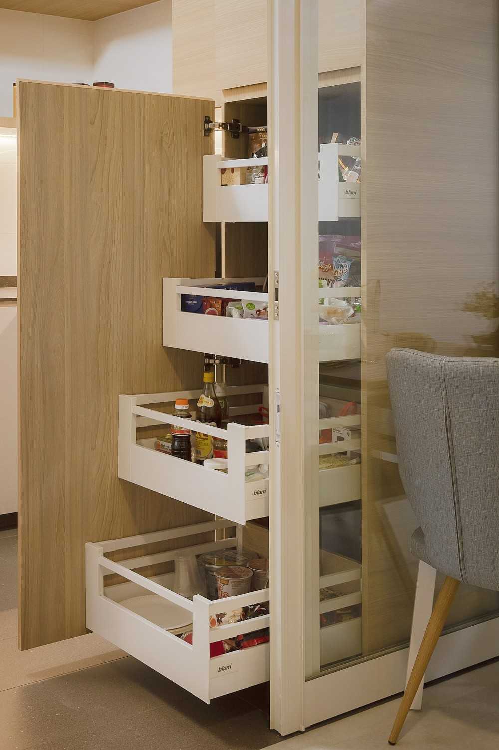 Contemporary Kitchen with Countertop and Homogeneous Tiles