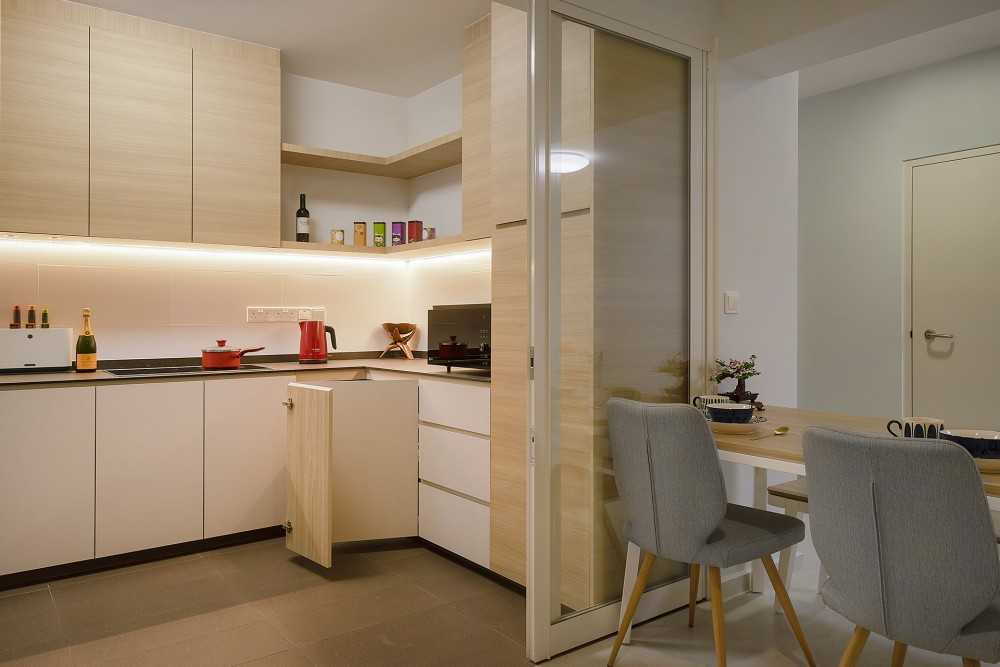 Contemporary Kitchen with Countertop and Homogeneous Tiles