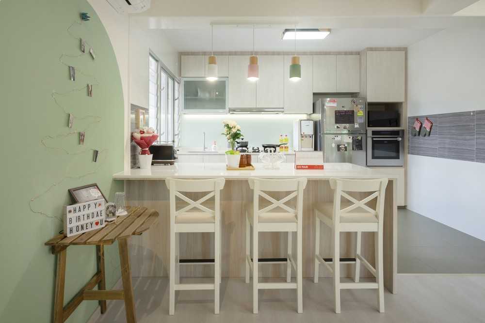 Contemporary Kitchen with Countertop and Kitchen Island