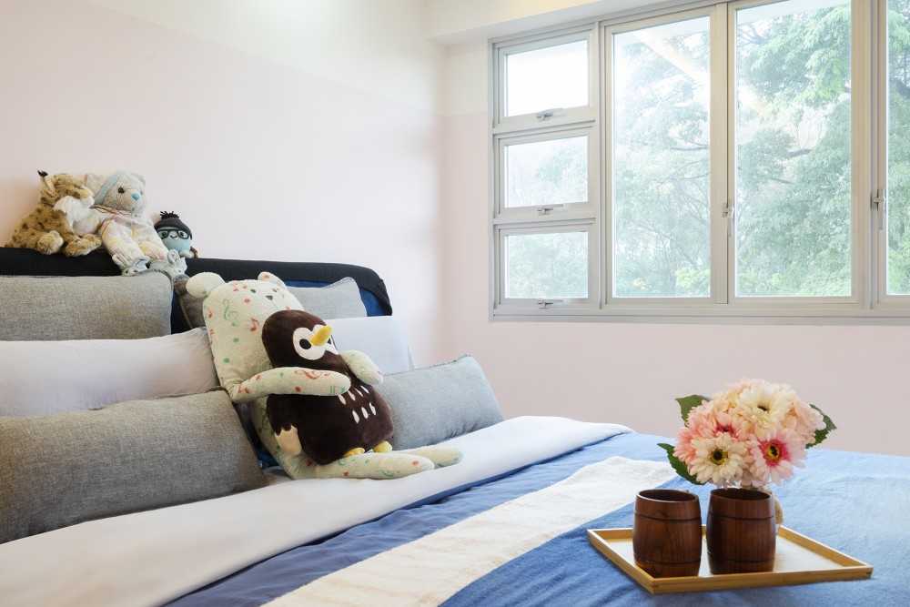 Contemporary Bedroom with Vinyl Flooring and Cove Lighting