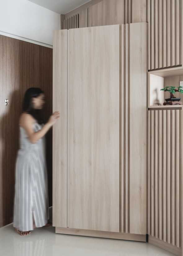 Scandinavian Entryway with Panelling and Small Storage