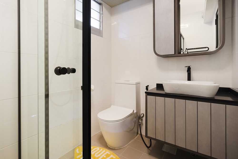 Contemporary Bathroom with Countertop and Mirror