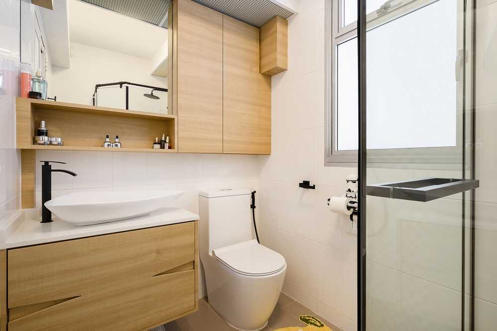 Contemporary Bathroom with Countertop and Mirror