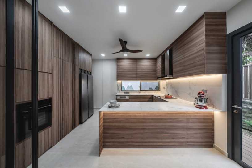 Contemporary Kitchen with Countertop and Homogeneous Tiles