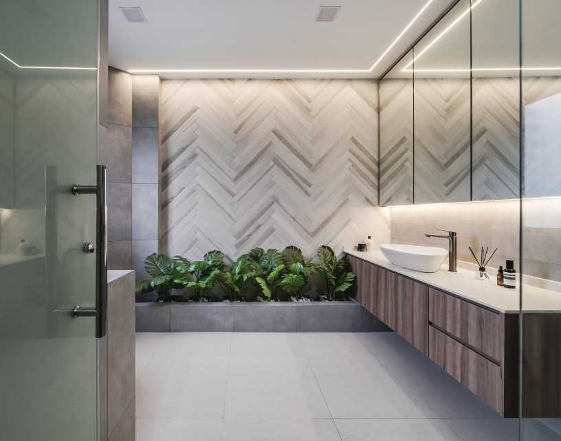 Contemporary Bathroom with Countertop and Homogeneous Tiles