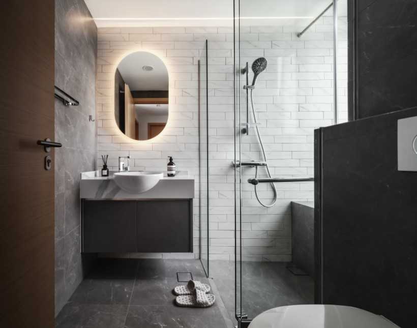 Modern Bathroom with Countertop and Homogeneous Tiles