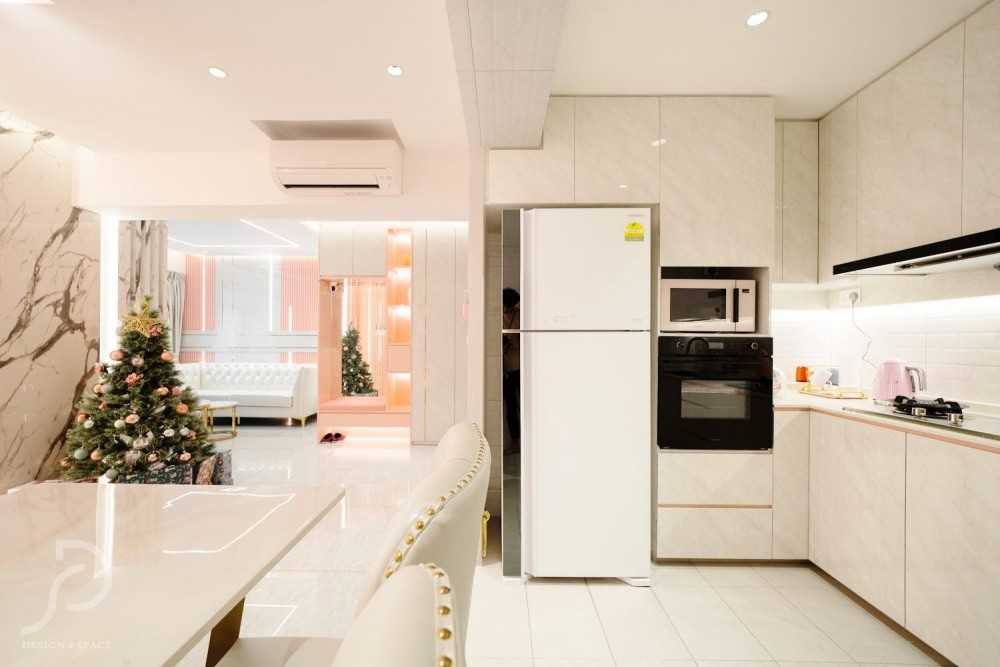 Modern Kitchen with Homogeneous Tiles and Kitchen Accessories