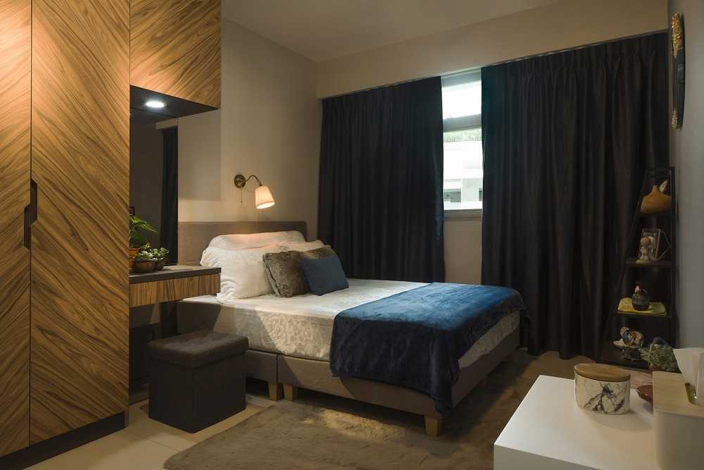 Contemporary Bedroom with Wardrobe and Queen Bed