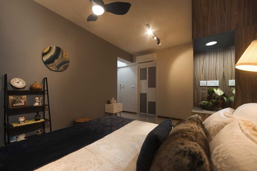 Contemporary Bedroom with Wardrobe and Queen Bed