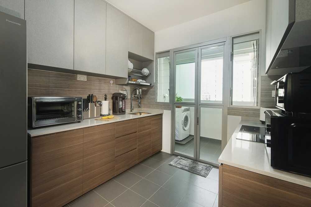 Contemporary Kitchen with Countertop and Kitchen Window