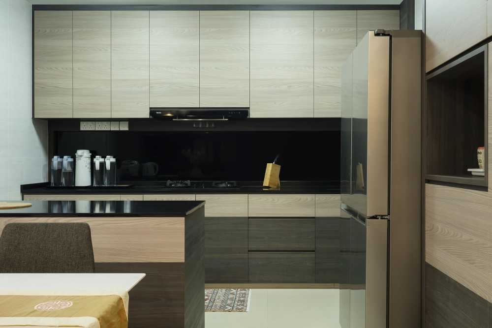 Contemporary Kitchen with Countertop and Kitchen Island