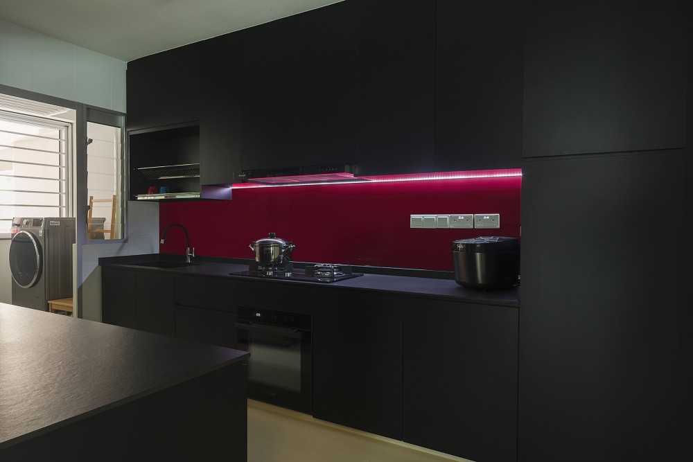 Contemporary Kitchen with Countertop and Kitchen Island