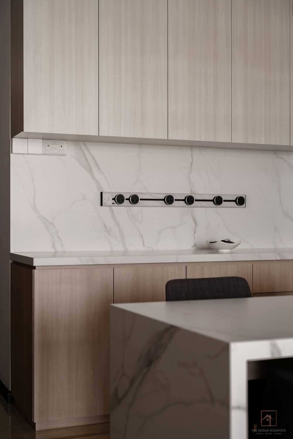 Contemporary Kitchen with Countertop and Kitchen Island
