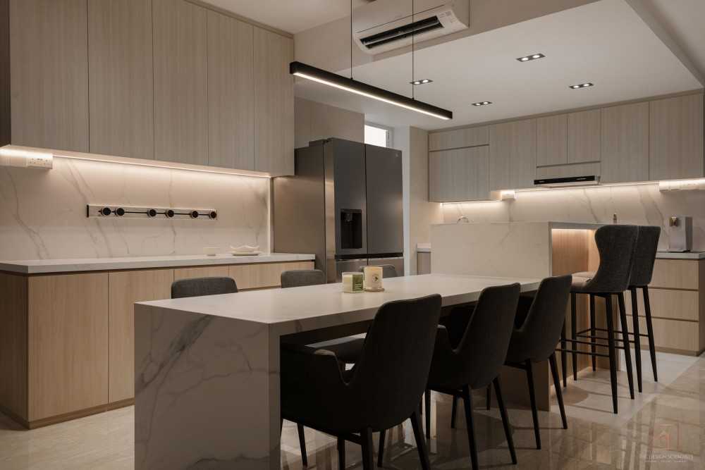 Contemporary Kitchen with Countertop and Homogeneous Tiles