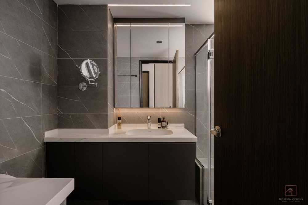 Contemporary Bathroom with Countertop and Shower Screen