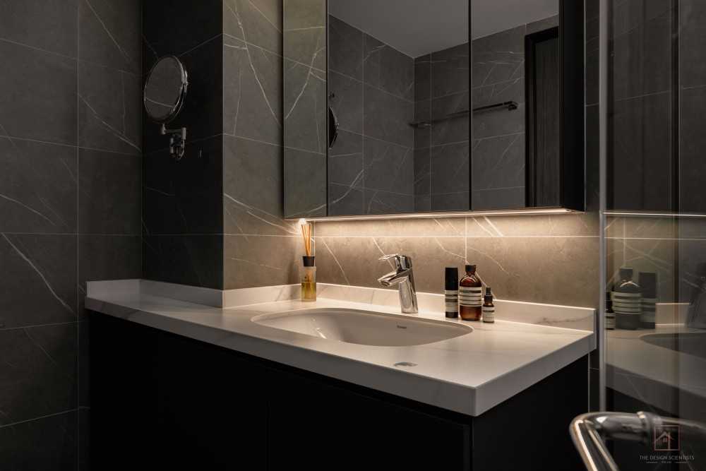 Contemporary Bathroom with Countertop and Mirror