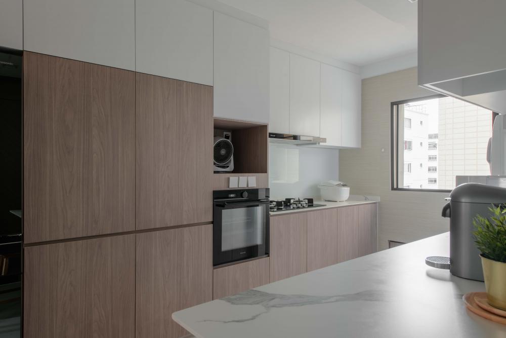 Minimalist Kitchen with Countertop and Kitchen Backsplash