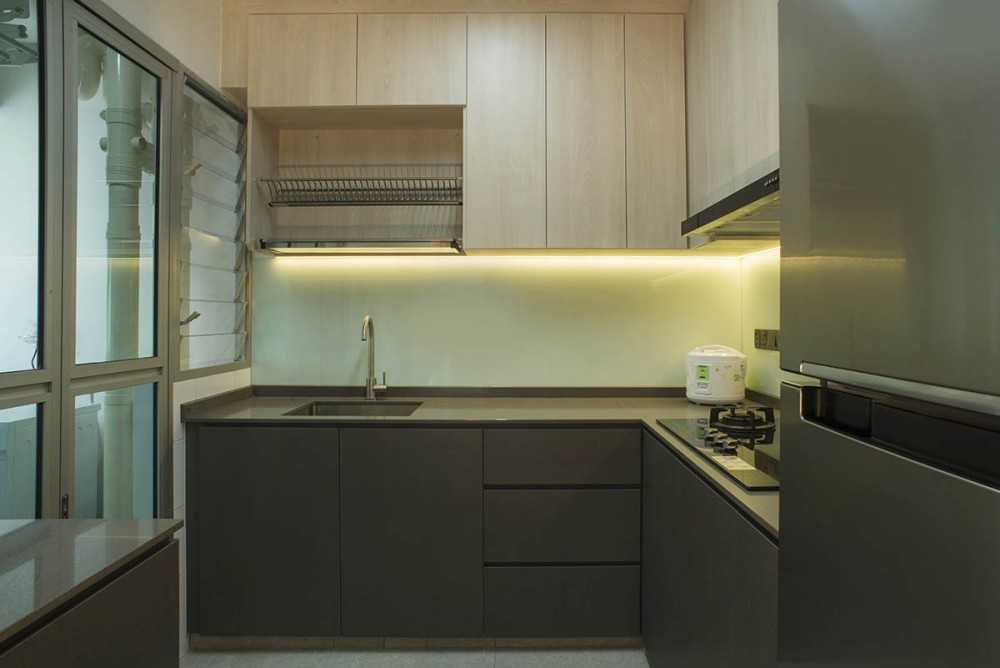 Contemporary Kitchen with Kitchen Backsplash and Kitchen Accessories