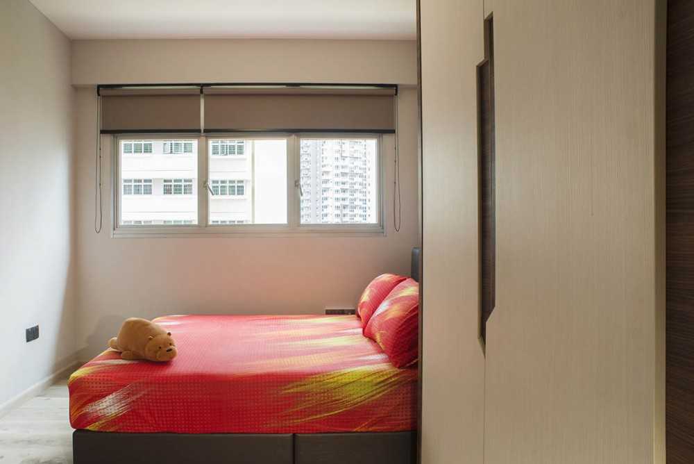 Contemporary Bedroom with Vinyl Flooring and Wardrobe