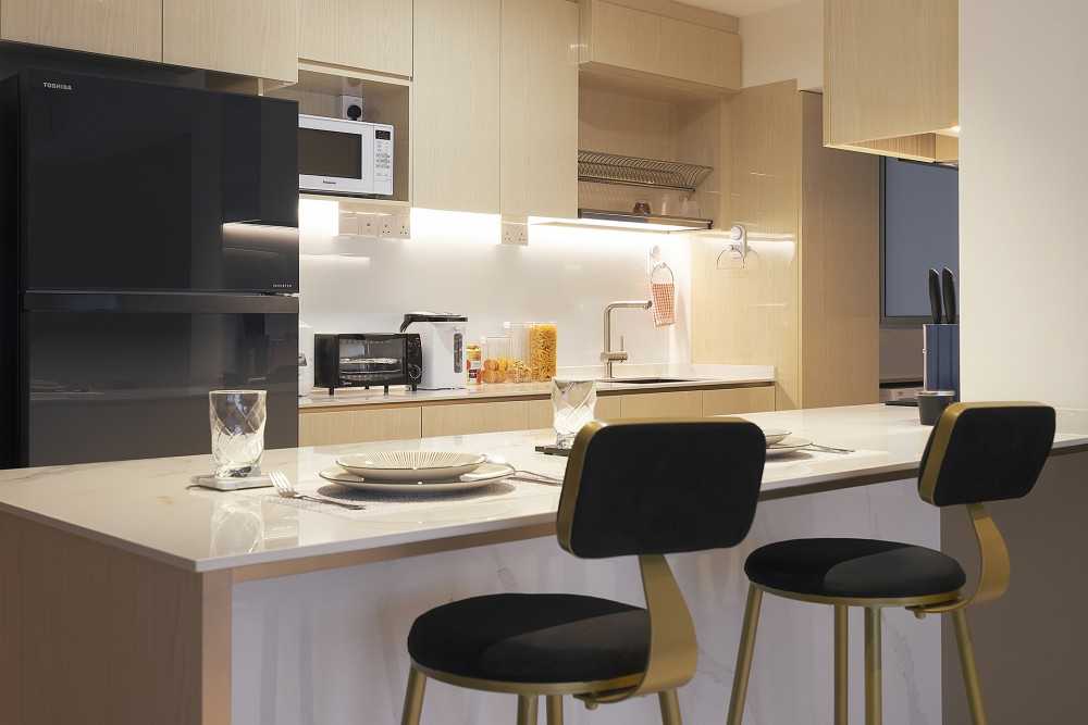 Contemporary Kitchen with Countertop and Kitchen Island