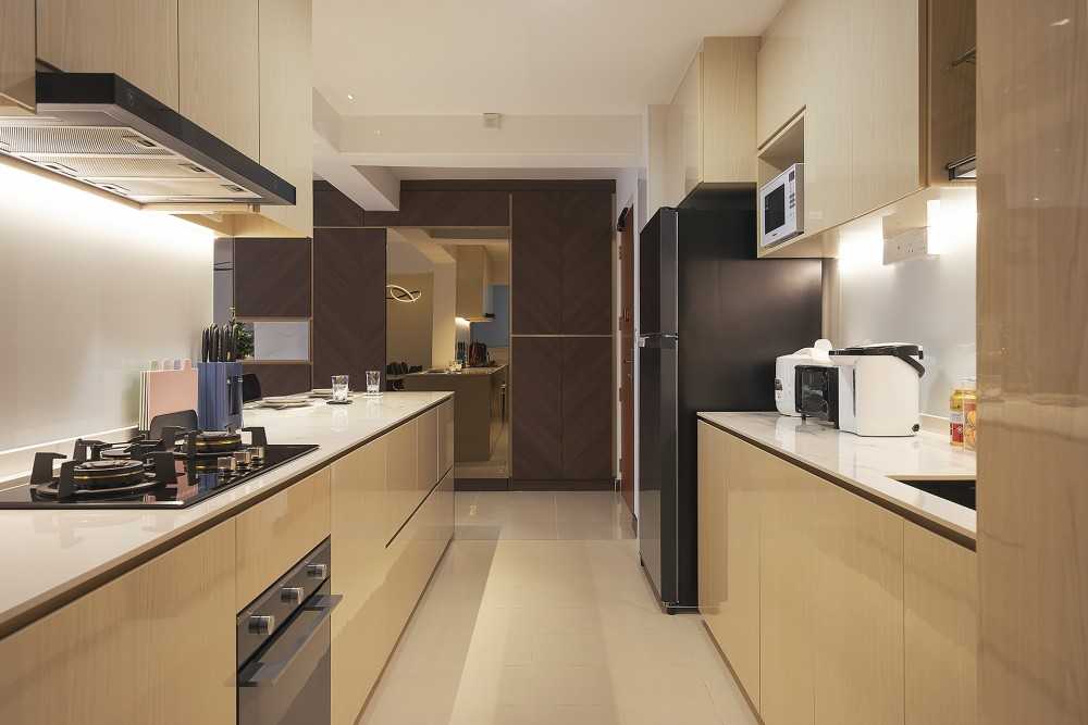 Contemporary Kitchen with Countertop and Kitchen Island