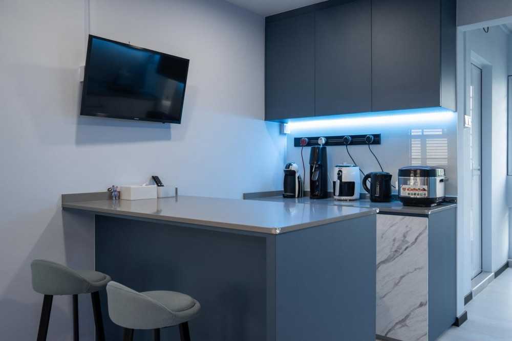Contemporary Kitchen with Vinyl Flooring and Wood Flooring