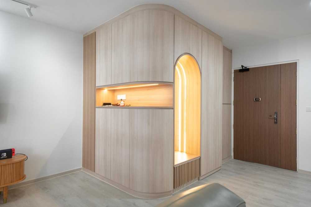 Scandinavian Entryway with Mirror and Seating Bench