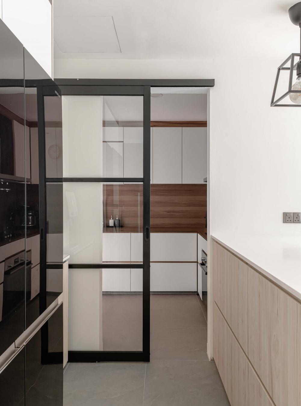 Contemporary Kitchen with Countertop and Homogeneous Tiles