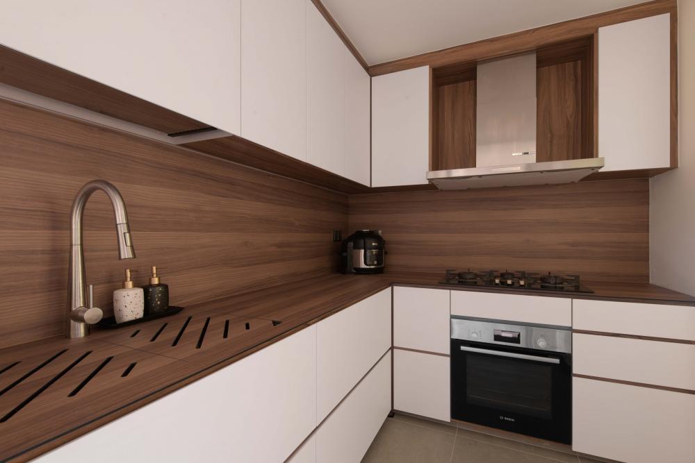 Contemporary Kitchen with Countertop and Homogeneous Tiles